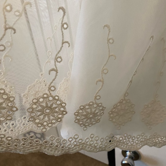 LAURA ASHLEY - CREAM & WHITE DRESS - Picture 2 of 10